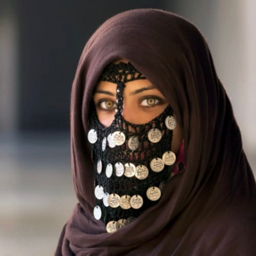 برقع اسود فضي